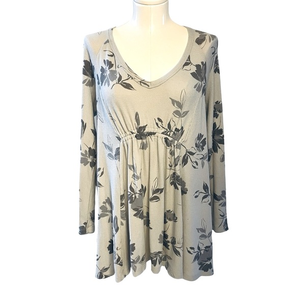 ISABEL Maternity gray floral waffle weave deep v neck tunic L, NWT - Picture 8 of 8